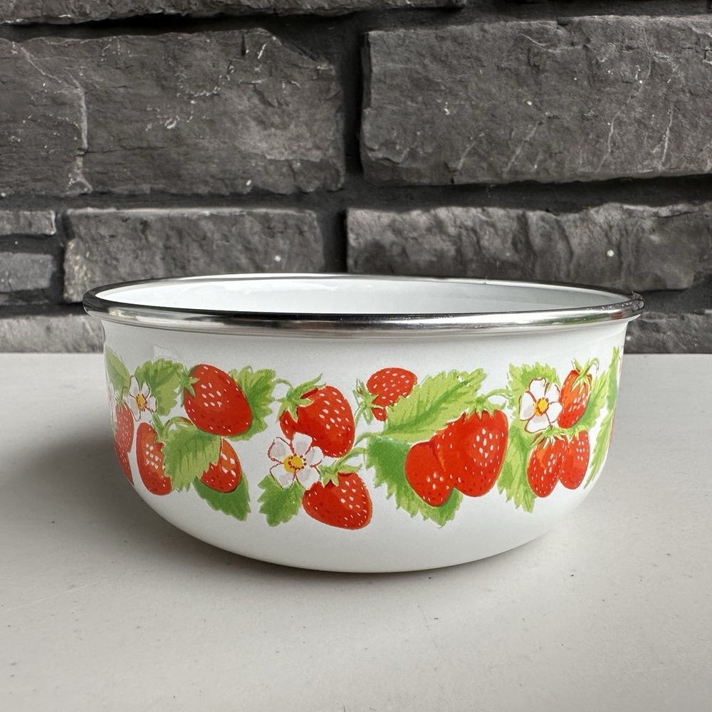 Vintage Kobe Kitchen Metal Enamel Strawberry Bowl Enamelware 5.75" Cottagecore - Picture 3 of 5